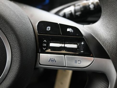 Certified 2025 Hyundai Elantra SE image 27