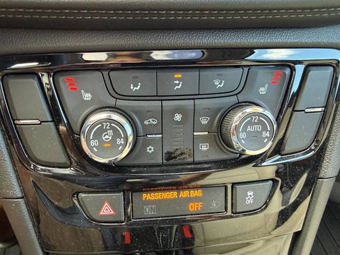 Used 2018 Buick Encore Essence AWD/4WD image 19