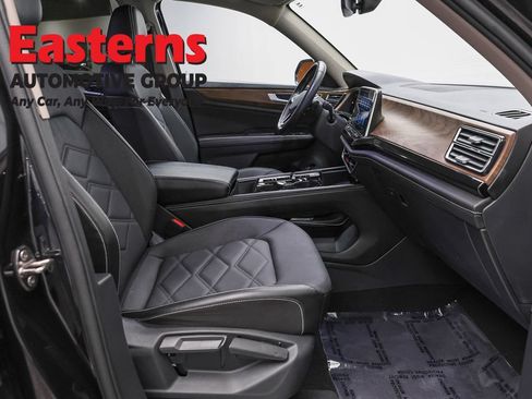 Used 2025 Volkswagen Atlas SE FWD image 23