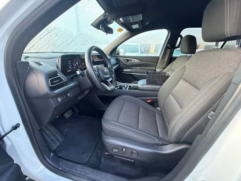 Used 2024 Chevrolet Traverse LT FWD image 6
