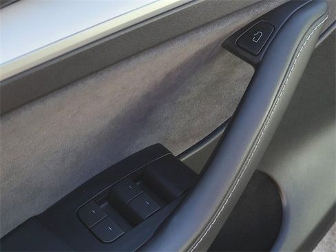 Used 2023 Tesla Model Y Performance image 18