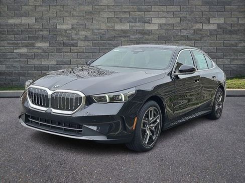New 2026 BMW 530i xDrive w/ Premium Package AWD/4WD image 3