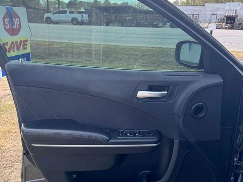 Used 2019 Dodge Charger SXT w/ Driver Confidence Group image 11