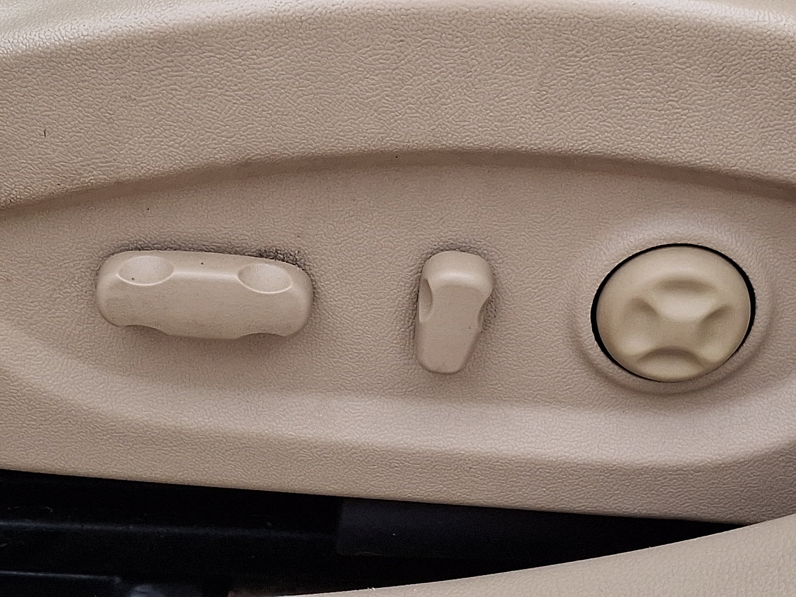 Used 2013 Buick LaCrosse Leather w/ Entertainment Package FWD image 24