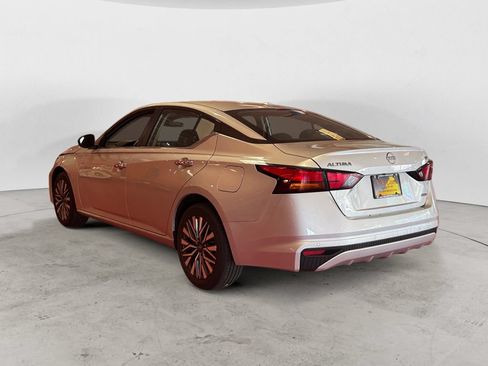 Used 2024 Nissan Altima 2.5 SV AWD/4WD image 5
