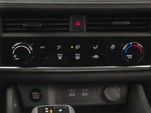 Used 2025 Nissan Rogue S image 23