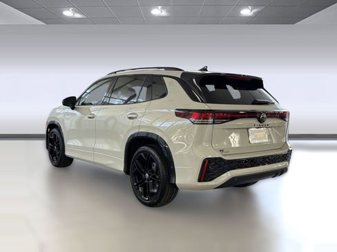 New 2026 Volkswagen Tiguan SE R-Line FWD image 3