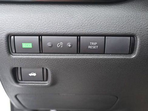 Used 2024 Nissan Sentra SR w/ SR Premium Package FWD image 16