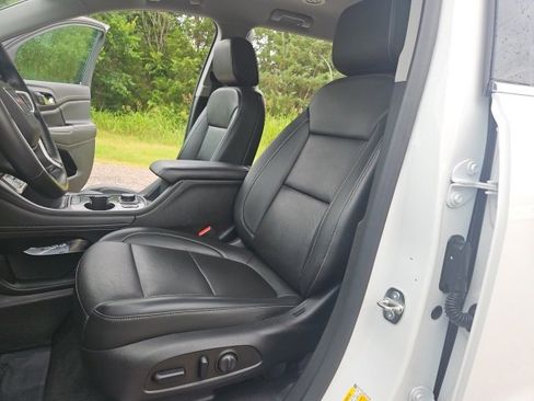 Certified 2023 GMC Acadia SLT image 16