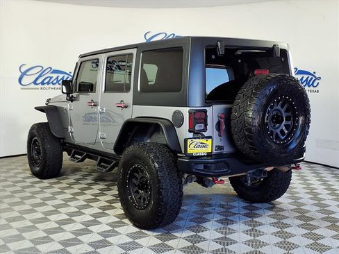 Used 2017 Jeep Wrangler Unlimited Rubicon image 2