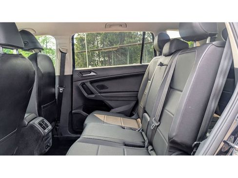 Used 2018 Volkswagen Tiguan SE w/ 3rd Row Seat Package image 17