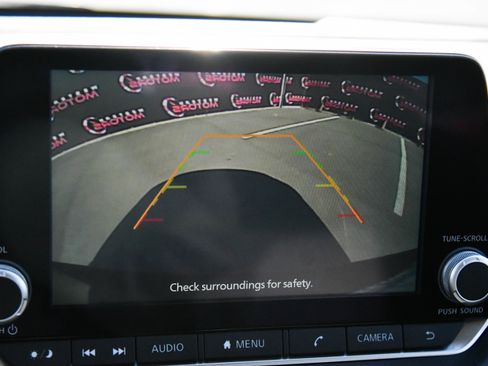 Used 2025 Nissan Sentra SV FWD image 17