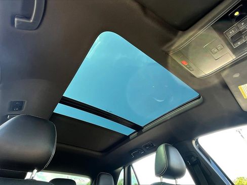 Used 2021 Volkswagen Atlas Cross Sport SEL Premium image 21