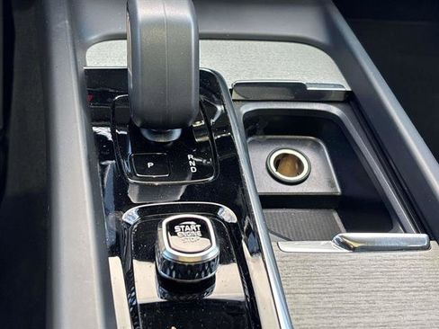 Used 2025 Volvo XC60 B5 Plus image 24