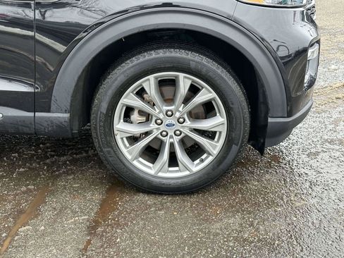 Used 2022 Ford Explorer XLT w/ Equipment Group 202A image 6