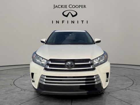 Used 2019 Toyota Highlander XLE image 2