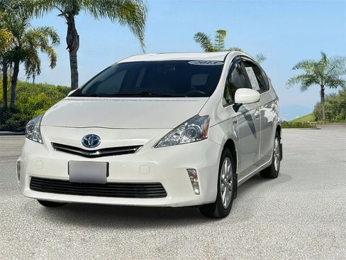 Used 2013 Toyota Prius V Two image 6