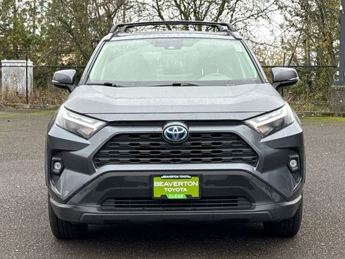 Used 2022 Toyota RAV4 XLE Premium image 8