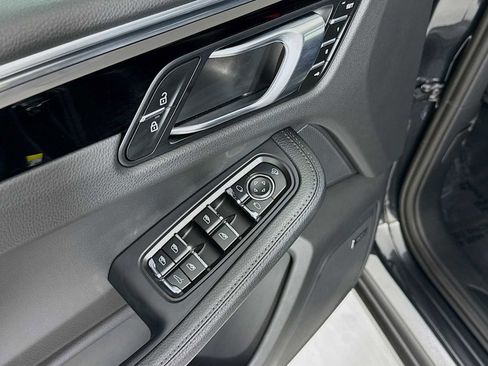 Certified 2025 Porsche Macan AWD/4WD image 13