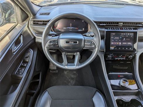 Certified 2024 Jeep Grand Cherokee Altitude image 14