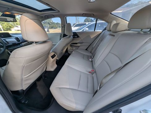 Used 2017 Honda Accord Touring image 5