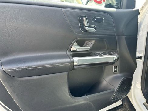 Used 2021 Mercedes-Benz GLB 250 image 23