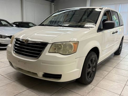 Used 2008 Chrysler Town & Country LX image 3