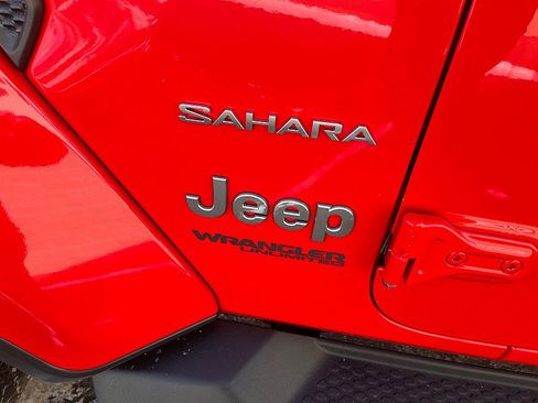 Used 2018 Jeep Wrangler Unlimited Sahara w/ Dual Top Group image 16