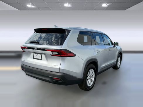 Used 2025 Toyota Grand Highlander XLE image 9