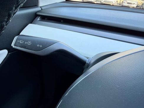Used 2021 Tesla Model Y Long Range AWD/4WD image 28