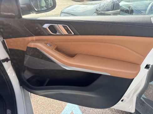 Used 2023 BMW X7 xDrive40i w/ Premium Package image 14