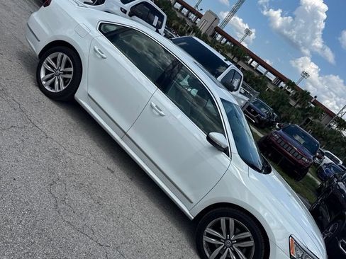 Used 2017 Volkswagen Passat 1.8T SE FWD image 5