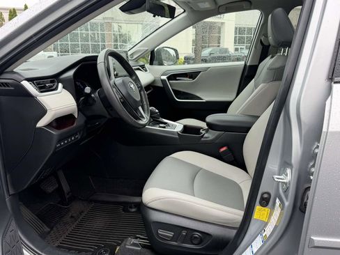 Used 2022 Toyota RAV4 Limited AWD/4WD image 16