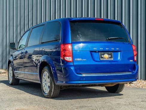 Used 2018 Dodge Grand Caravan SE w/ UConnect Hands-Free Group image 4