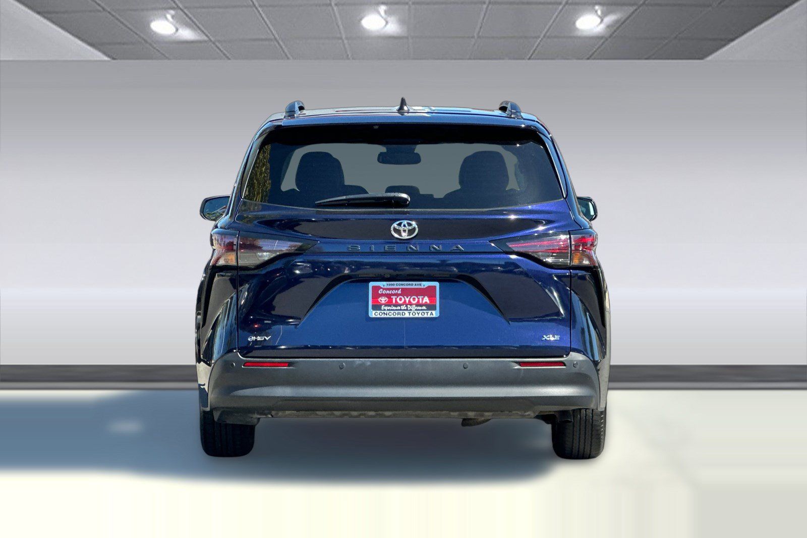 Used 2026 Toyota Sienna XLE FWD image 9