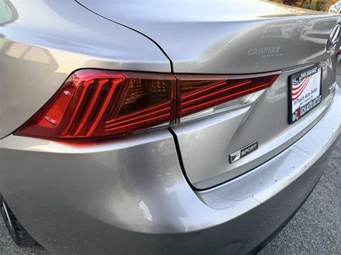 Used 2018 Lexus IS 300 F Sport w/ F Sport Package RWD image 10