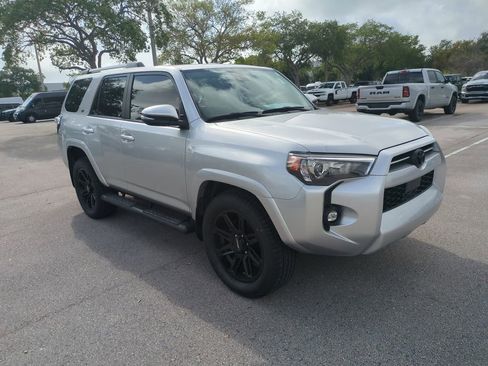 Used 2022 Toyota 4Runner SR5 Premium w/ Moonroof Package RWD image 2
