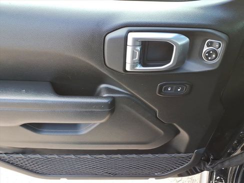 Used 2025 Jeep Wrangler Willys image 15