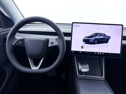 Used 2026 Tesla Model Y Long Range RWD image 3