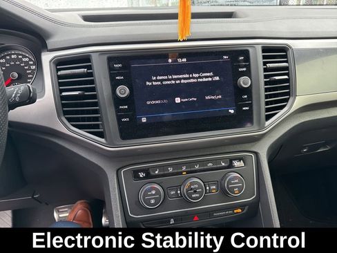 Used 2020 Volkswagen Atlas Cross Sport SE w/ Towing Package image 9