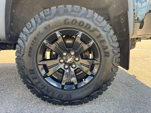 Used 2018 Chevrolet Colorado ZR2 w/ ZR2 Midnight Special Edition AWD/4WD image 25