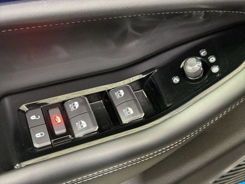 Used 2023 Jeep Grand Cherokee Overland w/ Luxury Tech Group IV image 43