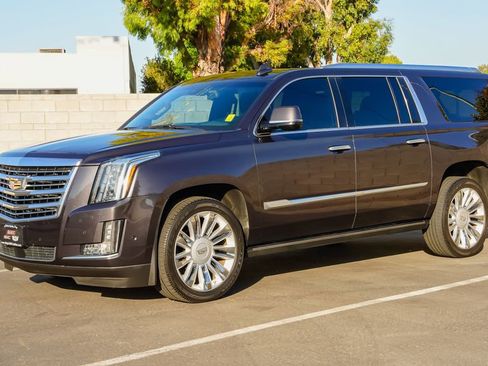 Used 2018 Cadillac Escalade ESV Platinum AWD/4WD image 3