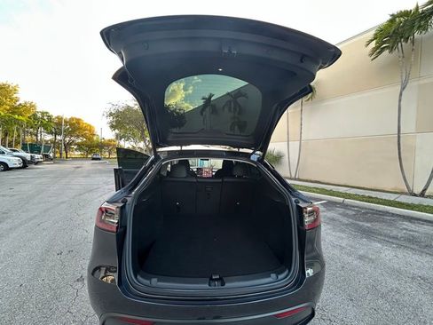 Used 2024 Tesla Model Y Long Range image 37
