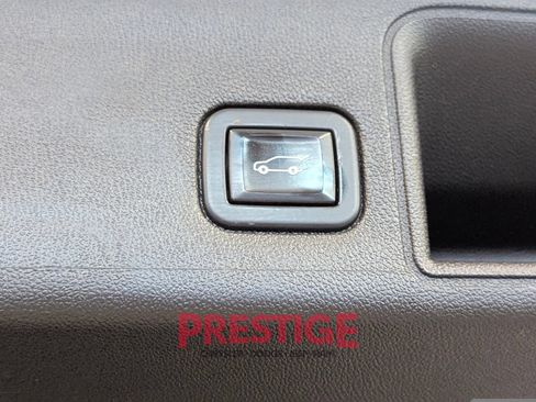 Used 2020 GMC Terrain Denali w/ Denali Premium Package FWD image 11