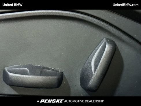 Used 2022 Porsche Taycan image 4