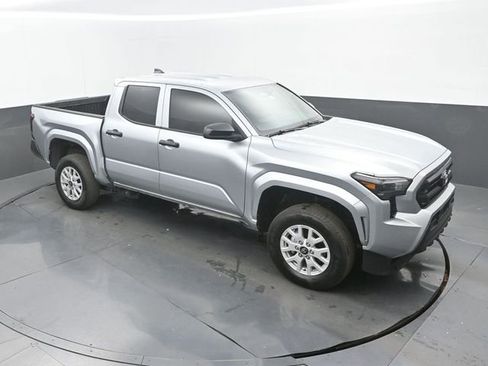 Used 2025 Toyota Tacoma SR RWD image 13
