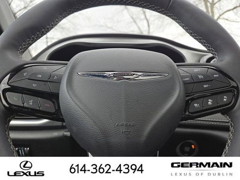 Used 2023 Chrysler Pacifica Limited w/ Uconnect Theater Family Group image 40