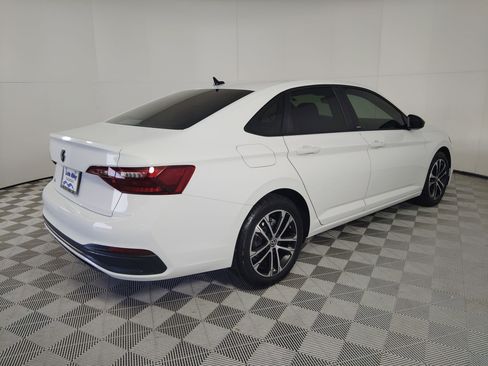 Used 2024 Volkswagen Jetta Sport image 9