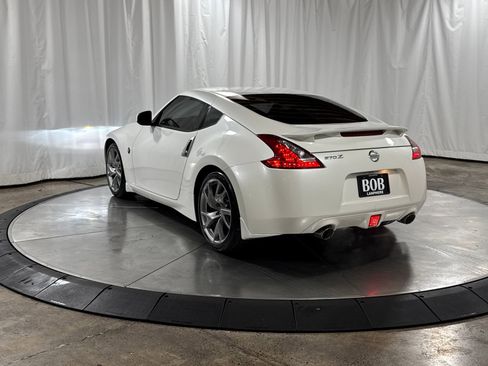 Used 2015 Nissan 370Z Coupe RWD image 7